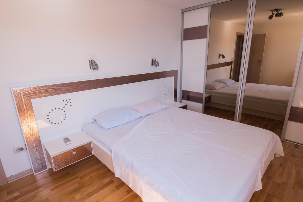 Ferienwohnung Private Penthouse Djurasevic Sveti Stefan Exterior foto